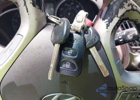 2013 Hyundai Tucson Gls z USA, uszkodzony, nr VIN KM8JU3AC2DU689195